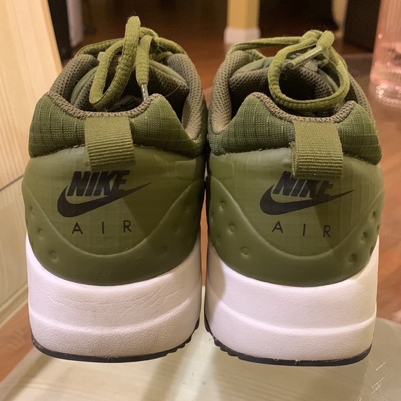 army green airmax